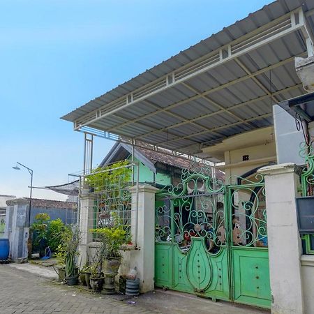 Oyo 92267 Nurul Homestay Syariah Gresik المظهر الخارجي الصورة