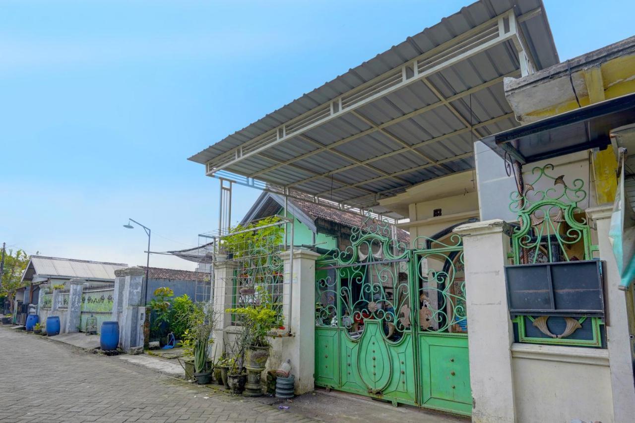 Oyo 92267 Nurul Homestay Syariah Gresik المظهر الخارجي الصورة