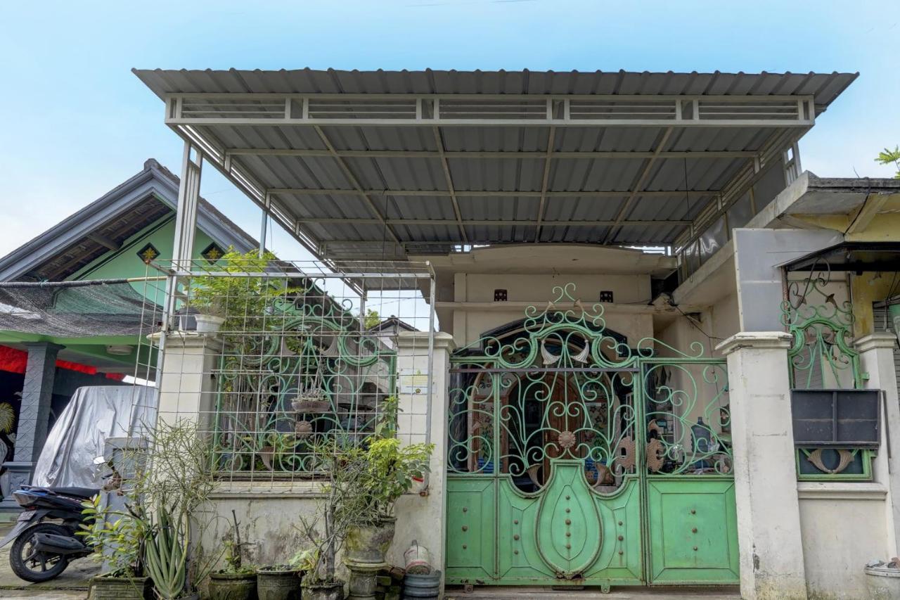 Oyo 92267 Nurul Homestay Syariah Gresik المظهر الخارجي الصورة